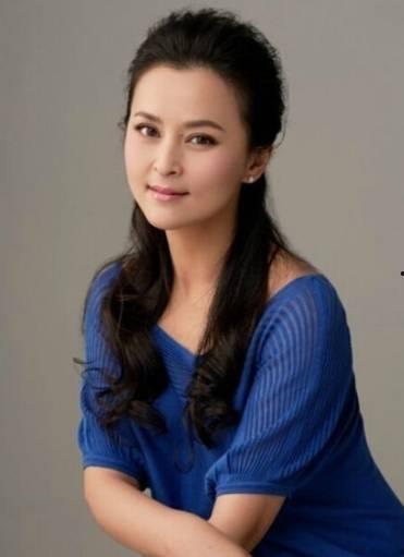 演员何茵,光影交织下的璀璨星途