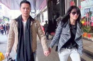 男友资料背景与订婚了,男友背景揭秘，甜蜜订婚故事